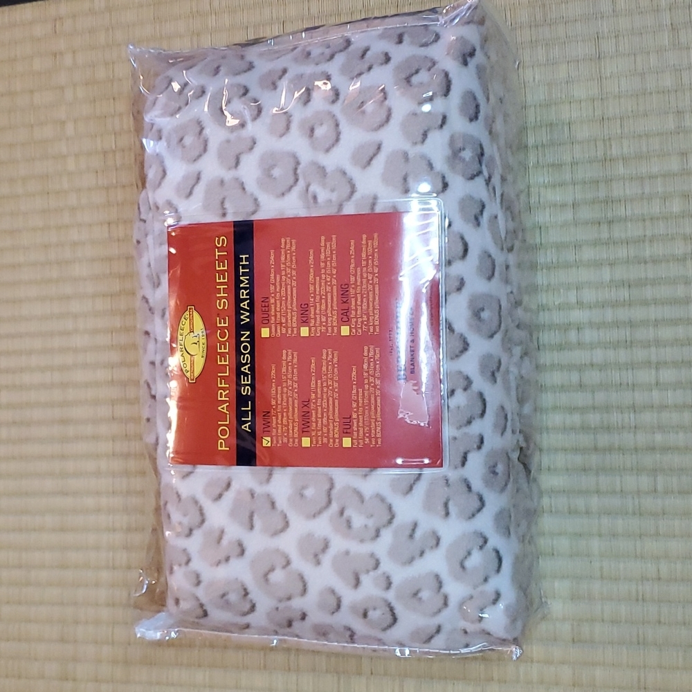 Berkshire Polarfleece Cheetah Twin Sheet Set